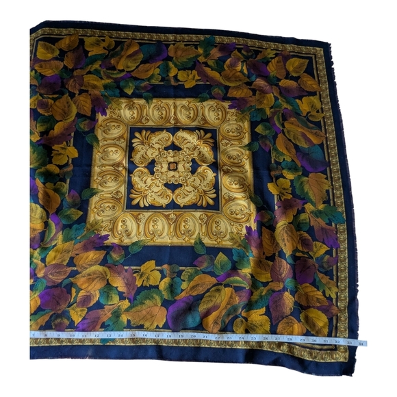 Vintage, Elegant, Floral Scarf. - Picture 5 of 5